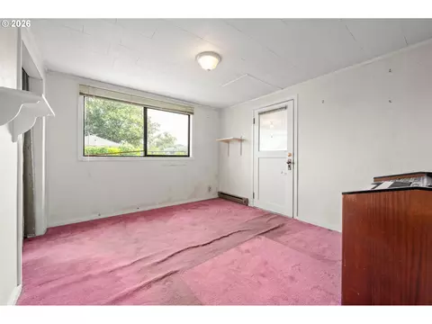 Bedroom - 1995 J St, Springfield, OR 97477 photo 5 of 6