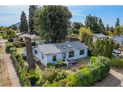 View/Area - 1995 J St, Springfield, OR 97477 photo 7 of 7