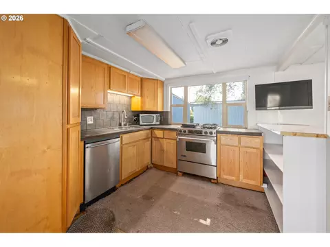 Kitchen - 1995 J St, Springfield, OR 97477 photo 1 of 6
