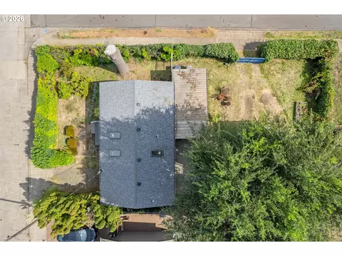 View/Area - 1995 J St, Springfield, OR 97477 photo 1 of 7