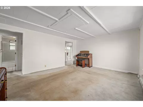 Living - 1995 J St, Springfield, OR 97477 photo 1 of 5