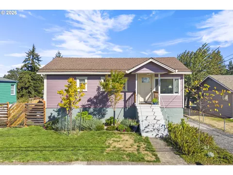 390 S 7th St, Saint Helens, OR 97051
