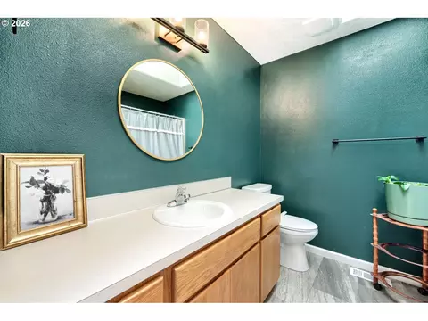 Bath - 4484 SE 24th St, Gresham, OR 97080 photo 2 of 2