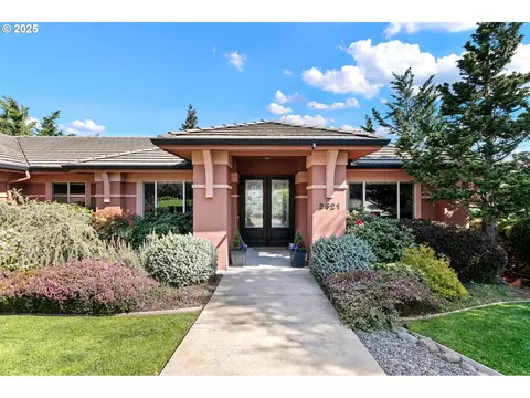 2621 Ridgemont Dr, Eugene, OR 97405