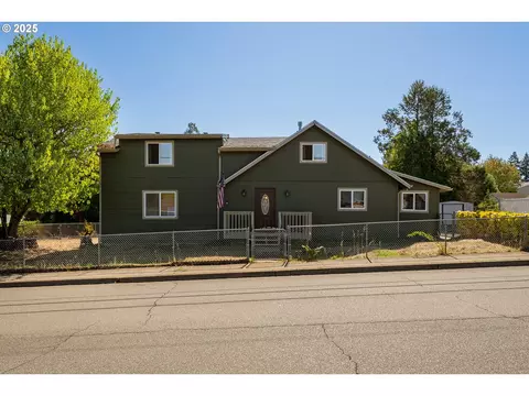 2104 NW Calkins Ave, Roseburg, OR 97471