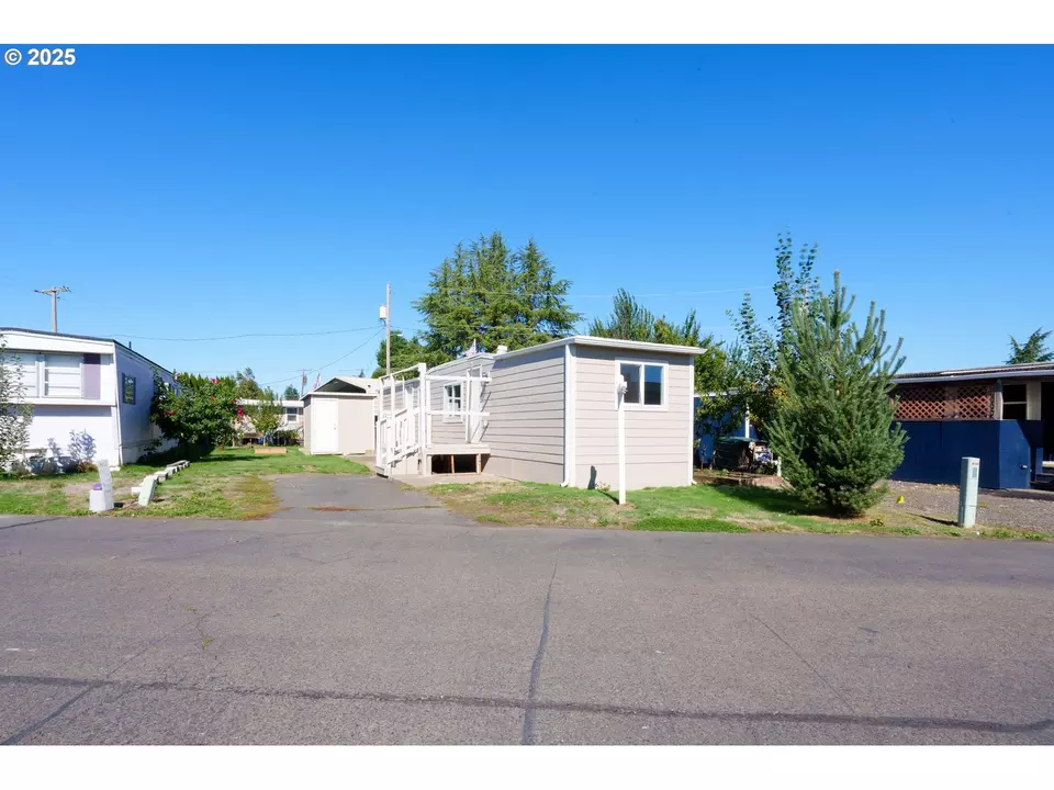  2400 SE Stratus Ave #33, Mcminnville, OR 97128 photo 2