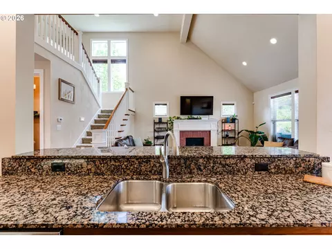 Kitchen - 2251 Comstock Ave, Eugene, OR 97408 photo 6 of 6