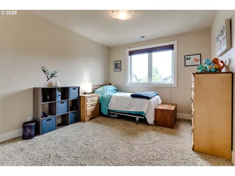 Bedroom - 2251 Comstock Ave, Eugene, OR 97408 photo 5 of 6