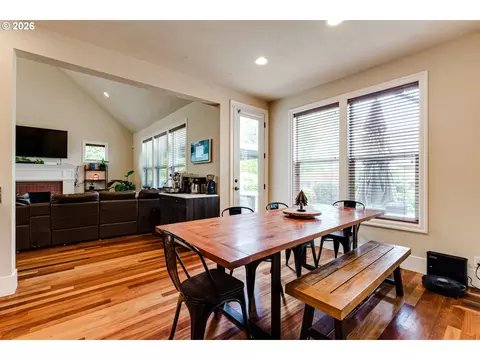 Dining - 2251 Comstock Ave, Eugene, OR 97408 photo 1 of 2