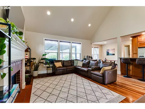 Living - 2251 Comstock Ave, Eugene, OR 97408 photo 3 of 3
