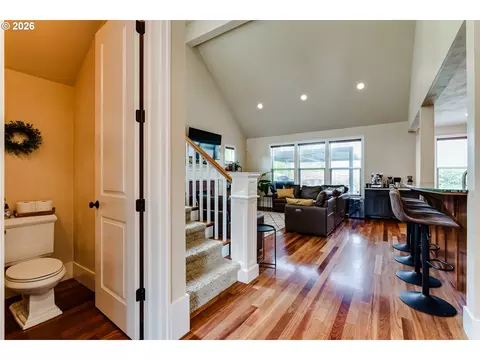 Entry Way - 2251 Comstock Ave, Eugene, OR 97408 photo 3 of 5