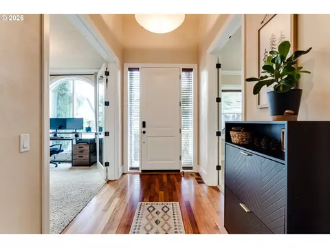 Entry Way - 2251 Comstock Ave, Eugene, OR 97408 photo 1 of 5