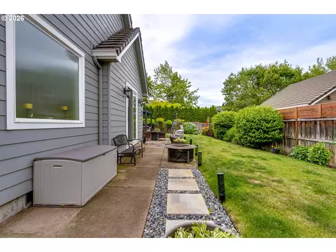 Exterior - 2251 Comstock Ave, Eugene, OR 97408 photo 7 of 7