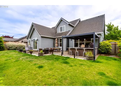 Exterior - 2251 Comstock Ave, Eugene, OR 97408 photo 2 of 7