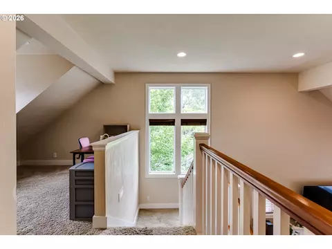 Entry Way - 2251 Comstock Ave, Eugene, OR 97408 photo 4 of 5