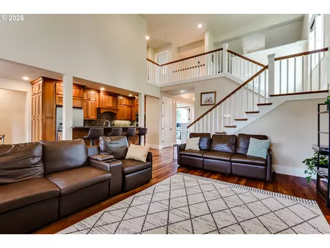 Living - 2251 Comstock Ave, Eugene, OR 97408 photo 2 of 3