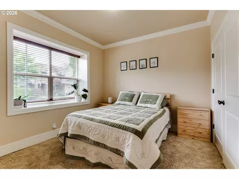 Bedroom - 2251 Comstock Ave, Eugene, OR 97408 photo 1 of 6