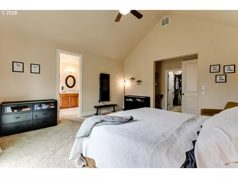 Bedroom - 2251 Comstock Ave, Eugene, OR 97408 photo 4 of 6