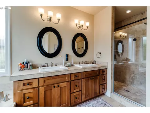 Bath - 2251 Comstock Ave, Eugene, OR 97408 photo 5 of 6