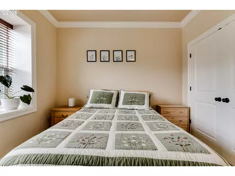 Bedroom - 2251 Comstock Ave, Eugene, OR 97408 photo 2 of 6