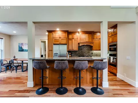 Kitchen - 2251 Comstock Ave, Eugene, OR 97408 photo 2 of 6