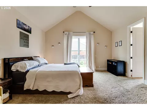 Bedroom - 2251 Comstock Ave, Eugene, OR 97408 photo 3 of 6