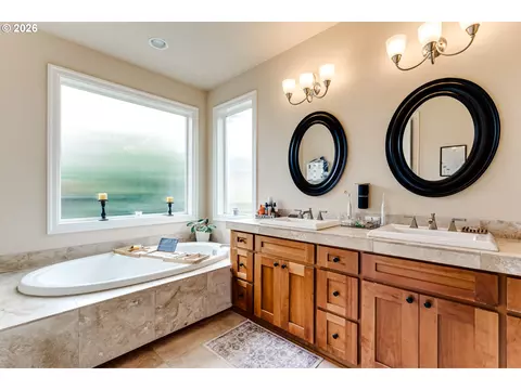 Bath - 2251 Comstock Ave, Eugene, OR 97408 photo 3 of 6