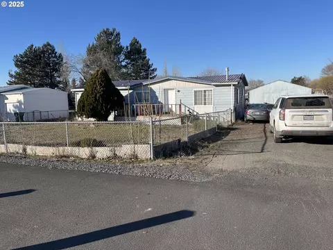 390 SE Division St, Irrigon, OR 97844