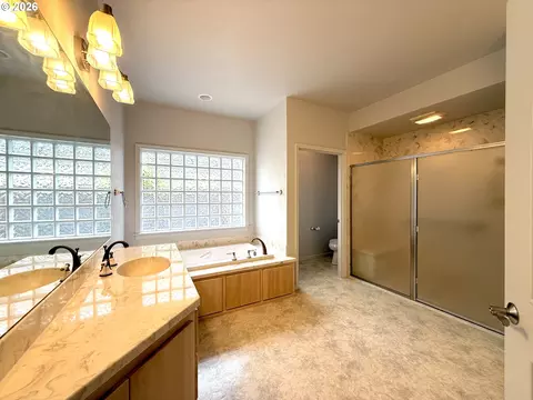 Bath - 2602 Cumberland Dr, Eugene, OR 97408 photo 1 of 10