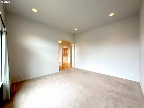 Living - 2602 Cumberland Dr, Eugene, OR 97408 photo 2 of 10