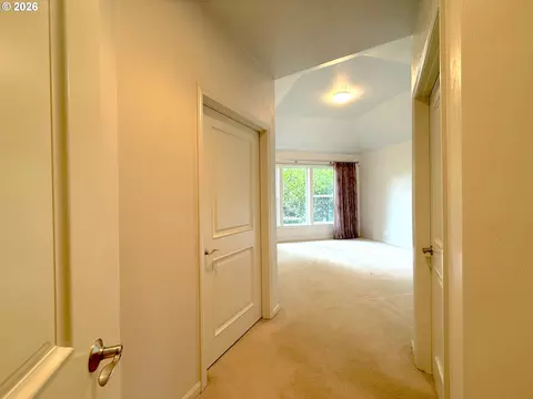 Entry Way - 2602 Cumberland Dr, Eugene, OR 97408 photo 4 of 5