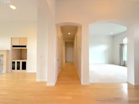 Entry Way - 2602 Cumberland Dr, Eugene, OR 97408 photo 3 of 5