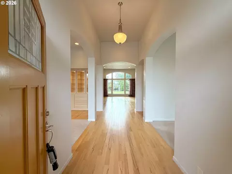 Entry Way - 2602 Cumberland Dr, Eugene, OR 97408 photo 1 of 5