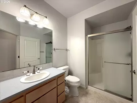 Bath - 2602 Cumberland Dr, Eugene, OR 97408 photo 8 of 10