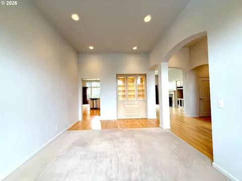Living - 2602 Cumberland Dr, Eugene, OR 97408 photo 4 of 10