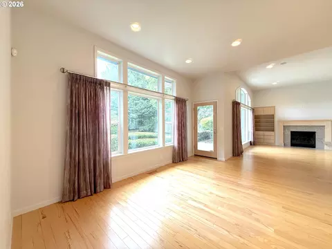 Living - 2602 Cumberland Dr, Eugene, OR 97408 photo 10 of 10