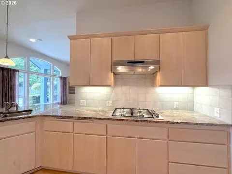 Kitchen - 2602 Cumberland Dr, Eugene, OR 97408 photo 3 of 4