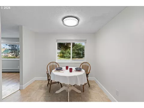 Dining - 806 SW 15th St, Pendleton, OR 97801 photo 3 of 4