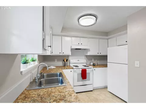 Kitchen - 806 SW 15th St, Pendleton, OR 97801 photo 2 of 3