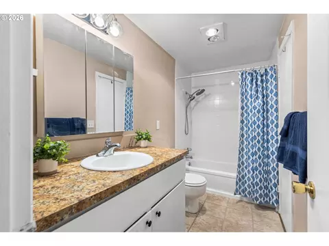 Bath - 806 SW 15th St, Pendleton, OR 97801 photo 1 of 1