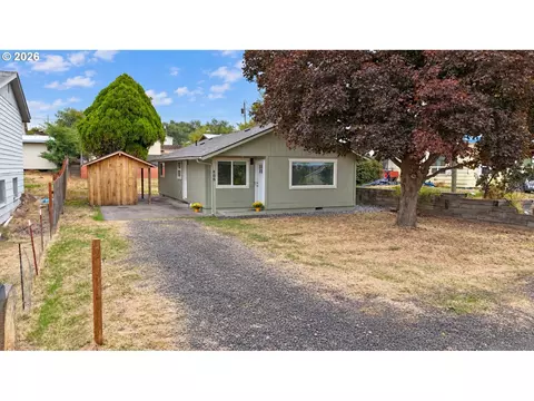 Exterior - 806 SW 15th St, Pendleton, OR 97801 photo 4 of 9