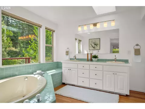 31338 Fox Hollow Rd, Eugene, OR 97405 photo 17