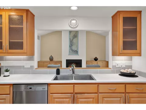 31338 Fox Hollow Rd, Eugene, OR 97405 photo 13