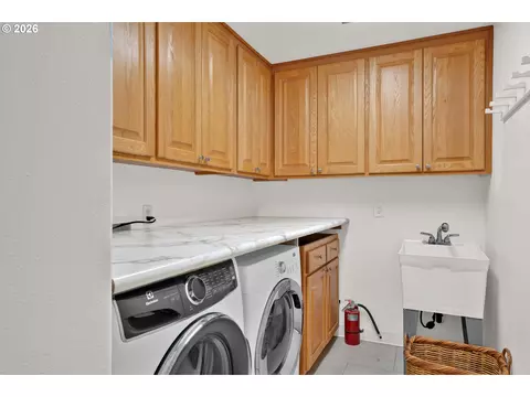 31338 Fox Hollow Rd, Eugene, OR 97405 photo 19