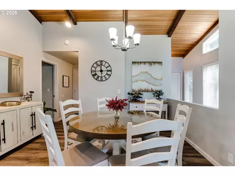 Dining - 3721 Pine Canyon Dr, Eugene, OR 97405 photo 3 of 4