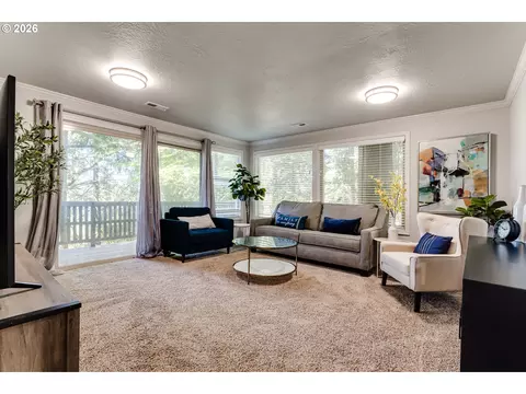 Living - 3721 Pine Canyon Dr, Eugene, OR 97405 photo 5 of 8