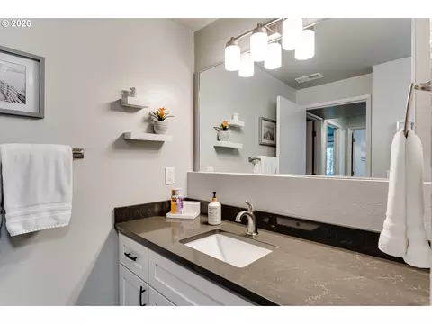 Bath - 3721 Pine Canyon Dr, Eugene, OR 97405 photo 4 of 4