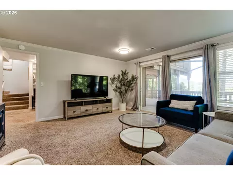 Living - 3721 Pine Canyon Dr, Eugene, OR 97405 photo 6 of 8
