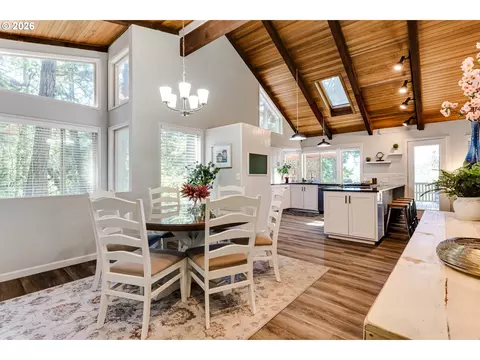 Dining - 3721 Pine Canyon Dr, Eugene, OR 97405 photo 4 of 4