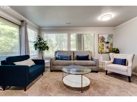 Living - 3721 Pine Canyon Dr, Eugene, OR 97405 photo 7 of 8